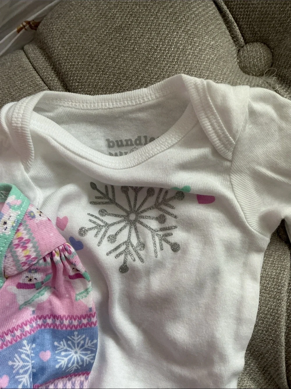 Snowflake Print Long-Sleeve Baby One-Piece Bodysuit Set - Pink, Blue, White. NWT